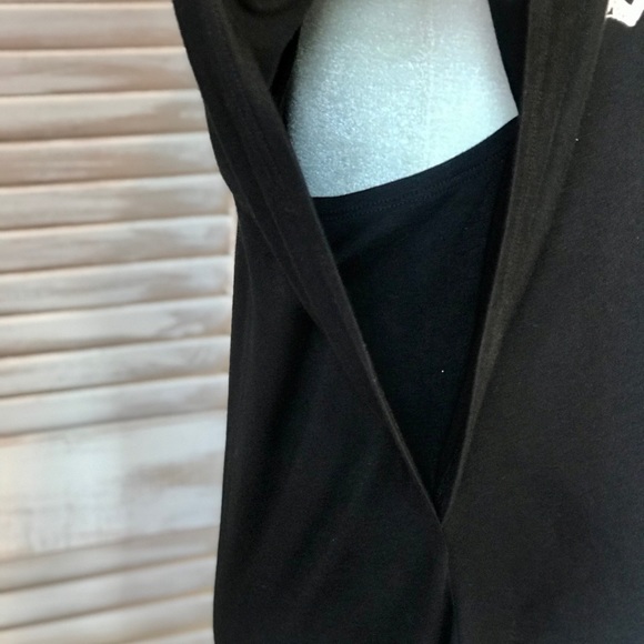 CURVY FLUTTER SLEEVE TOP W/ LACE NECKLINE 1XL & 2 XL - Picture 5 of 7